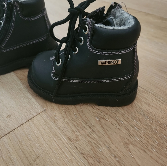 UNBRANDED | Must have boots for little walkers! - Picture 2 of 7